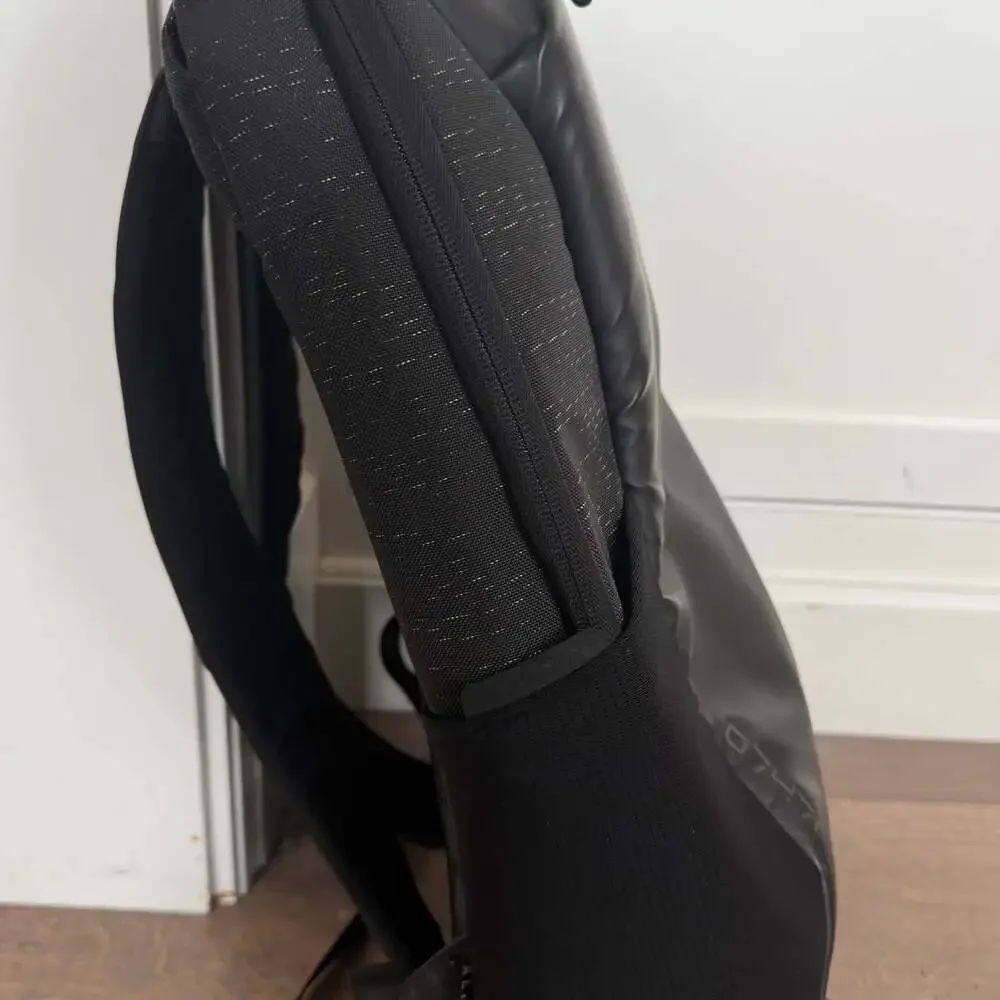 Alienware 0747NM Horizon Commuter 17in Laptop Padded Backpack, Bookbag
